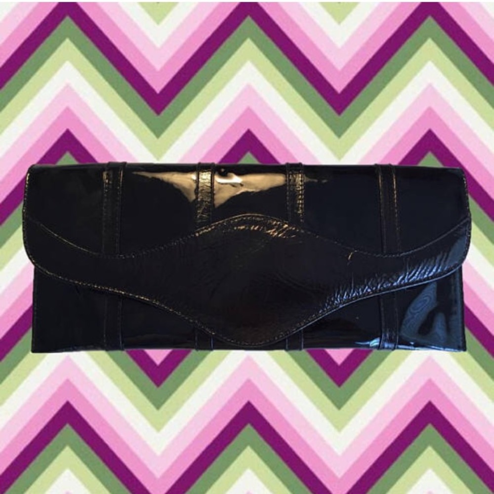 vintage 90’s black patent leather clutch
